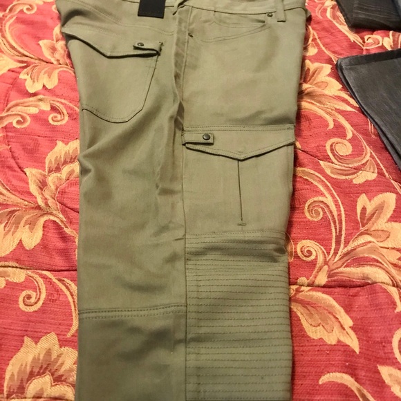 4 Pairs of Men’s Sean Jean Classics & Akademiks - Picture 1 of 8